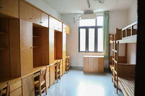 上海財(cái)經(jīng)大學(xué)宿舍條件怎么樣,有空調(diào)和獨(dú)立衛(wèi)生間嗎？（附宿舍圖片）