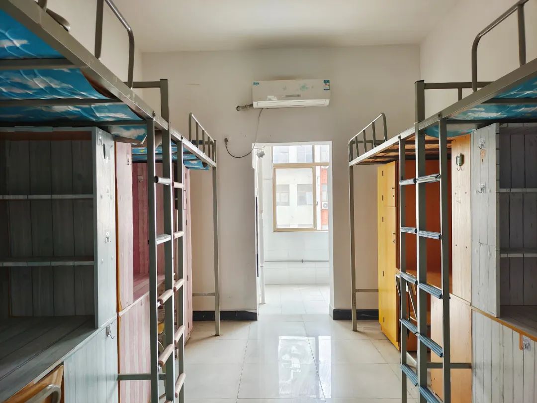 南昌應(yīng)用技術(shù)師范學(xué)院宿舍條件怎么樣,有空調(diào)和獨立衛(wèi)生間嗎？（附宿舍圖片）