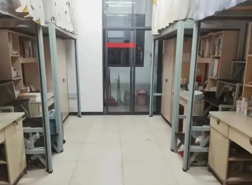 湖南人文科技學(xué)院宿舍條件怎么樣,有空調(diào)和獨(dú)立衛(wèi)生間嗎？（附宿舍圖片）