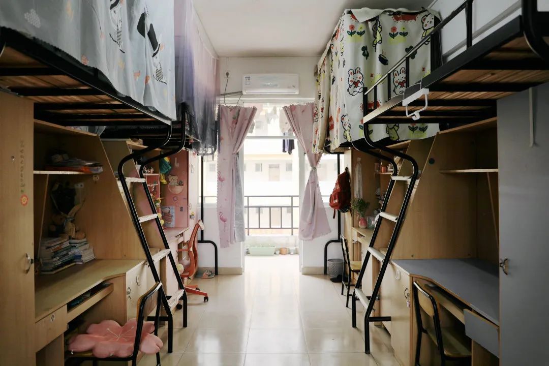 韶關(guān)學(xué)院宿舍條件怎么樣,有空調(diào)和獨(dú)立衛(wèi)生間嗎？（附宿舍圖片）
