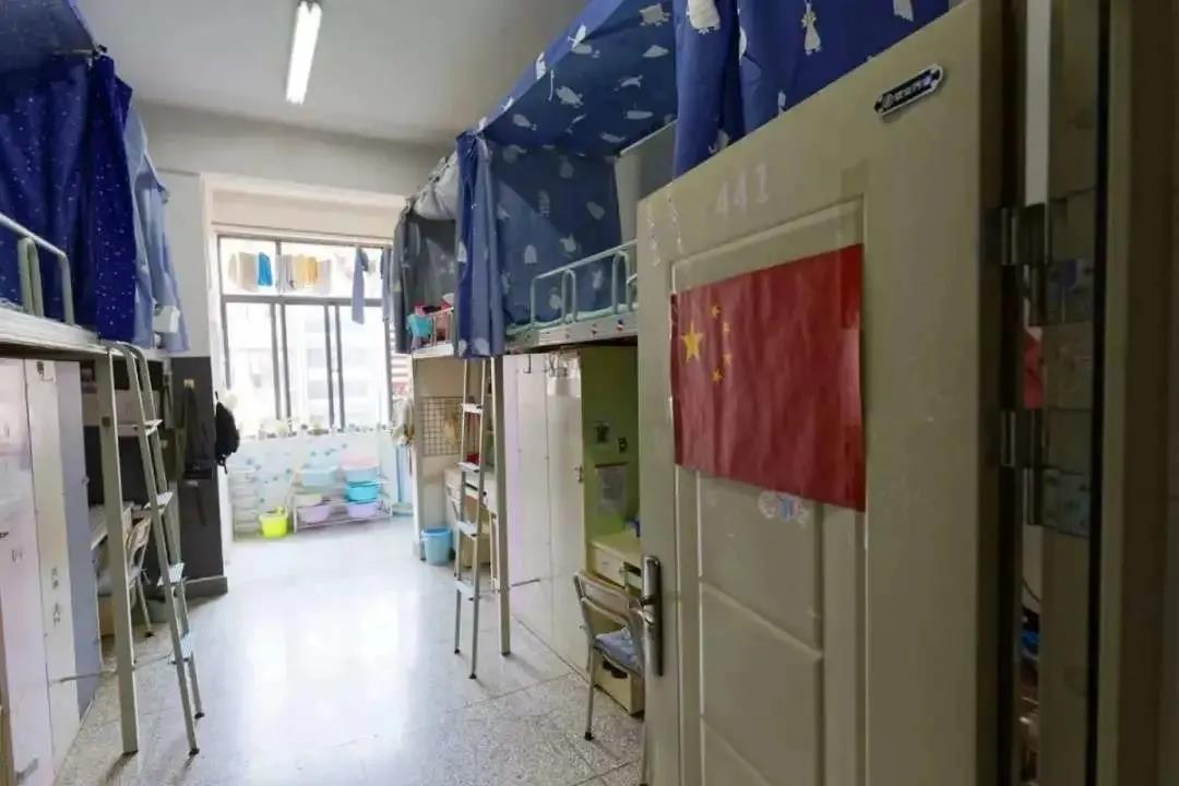 云南師范大學(xué)宿舍條件怎么樣,有空調(diào)和獨(dú)立衛(wèi)生間嗎？（附宿舍圖片）