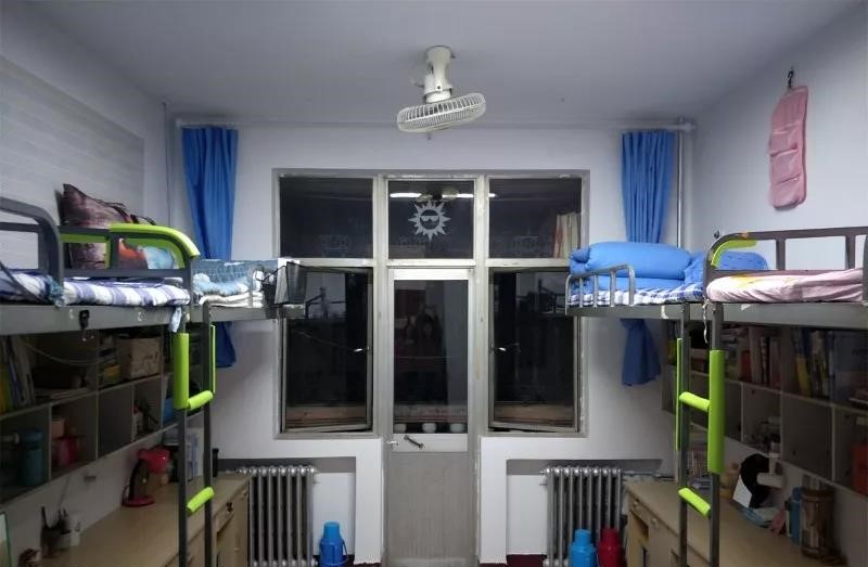 山東石油化工學(xué)院宿舍條件怎么樣,有空調(diào)和獨(dú)立衛(wèi)生間嗎？（附宿舍圖片）