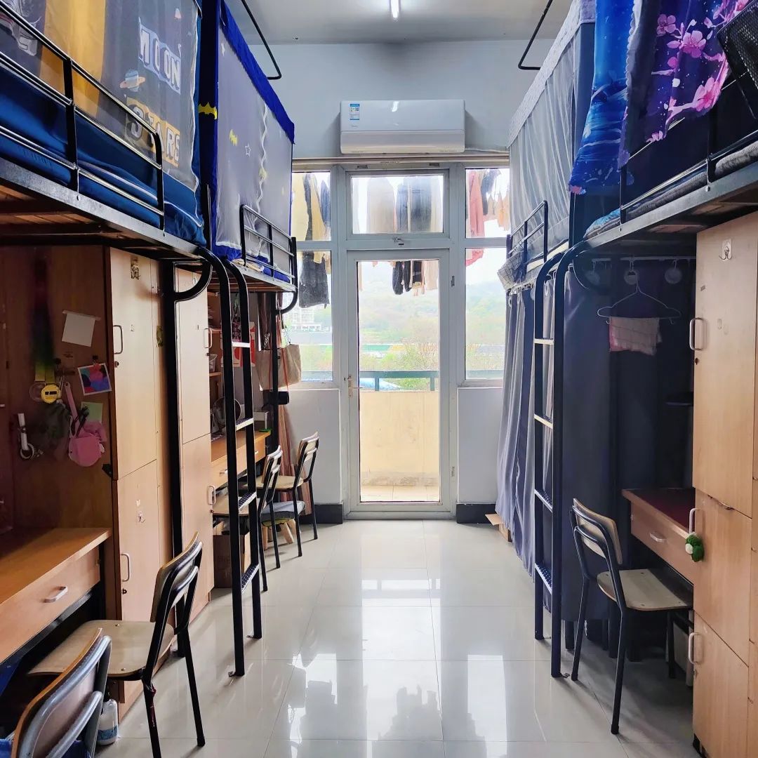 浙江科技學(xué)院宿舍條件怎么樣,有空調(diào)和獨(dú)立衛(wèi)生間嗎？（附宿舍圖片）