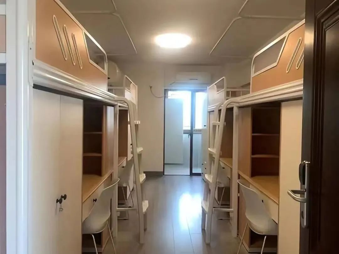 南京大學(xué)宿舍條件怎么樣,有空調(diào)和獨立衛(wèi)生間嗎？（附宿舍圖片）