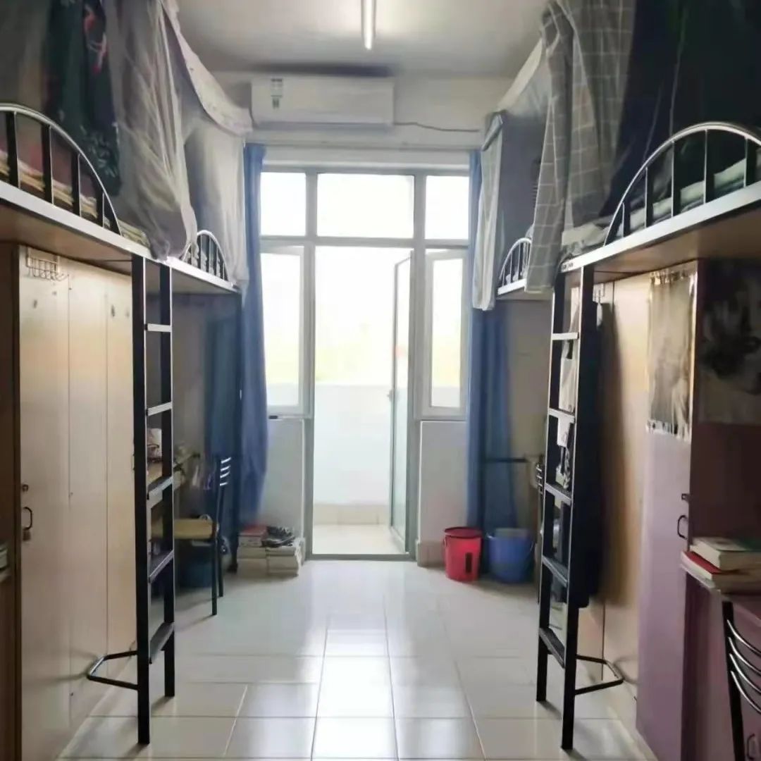 華東師范大學(xué)宿舍條件怎么樣,有空調(diào)和獨(dú)立衛(wèi)生間嗎？（附宿舍圖片）