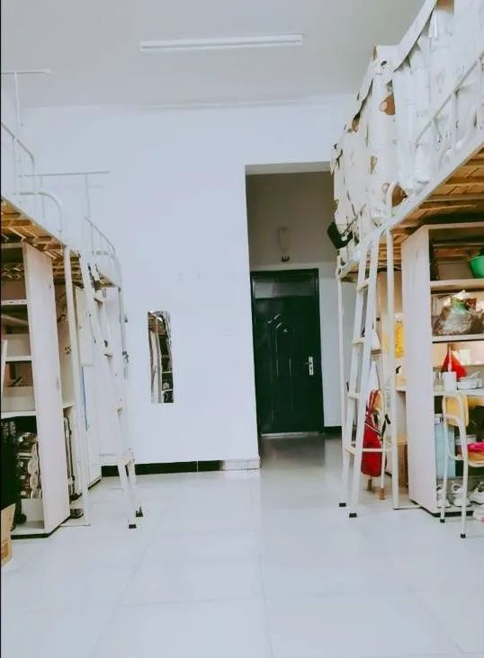 皖江工學(xué)院宿舍條件怎么樣,有空調(diào)和獨(dú)立衛(wèi)生間嗎？（附宿舍圖片）