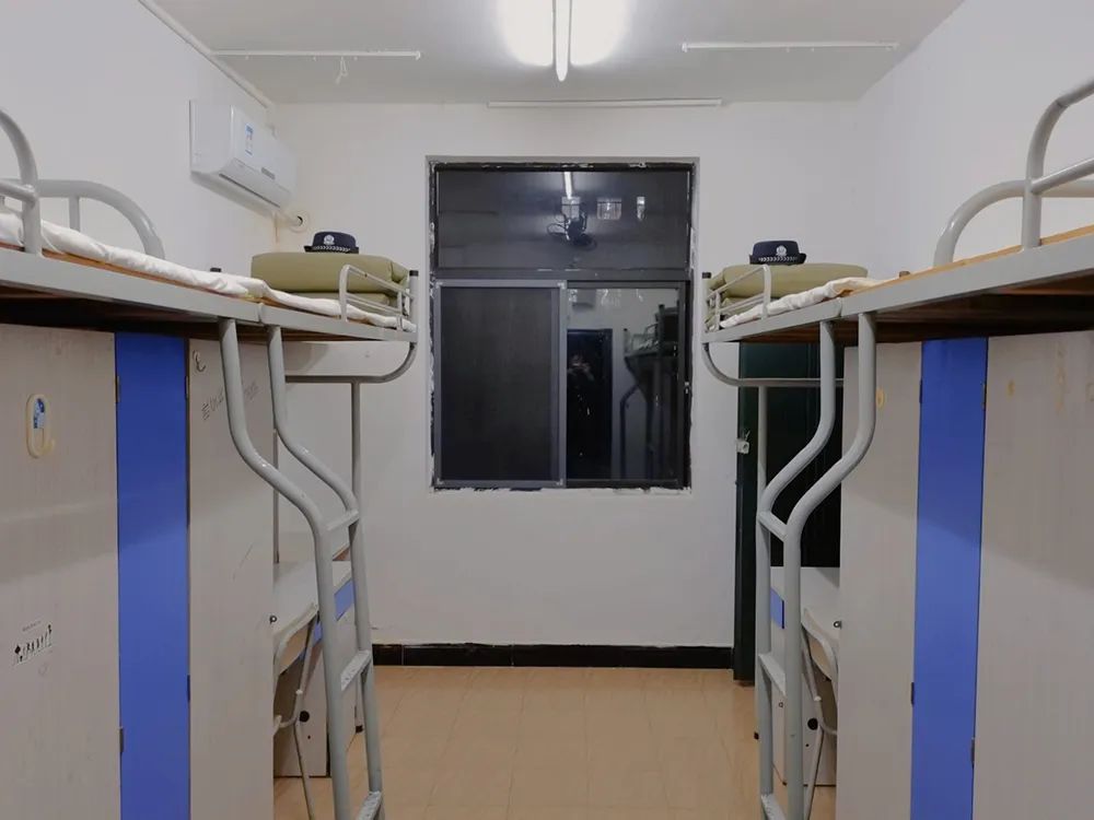 江西警察學(xué)院宿舍條件怎么樣,有空調(diào)和獨(dú)立衛(wèi)生間嗎？（附宿舍圖片）