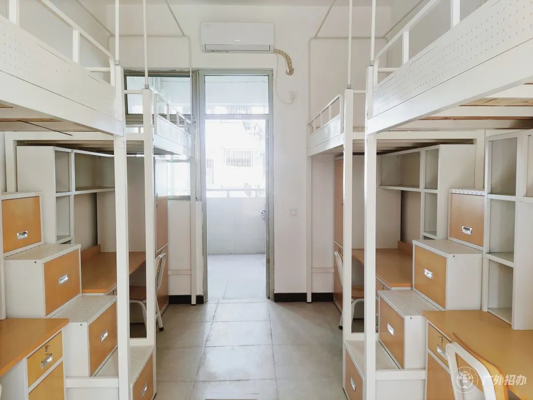 廣東外語(yǔ)外貿(mào)大學(xué)宿舍條件怎么樣,有空調(diào)和獨(dú)立衛(wèi)生間嗎？（附宿舍圖片）