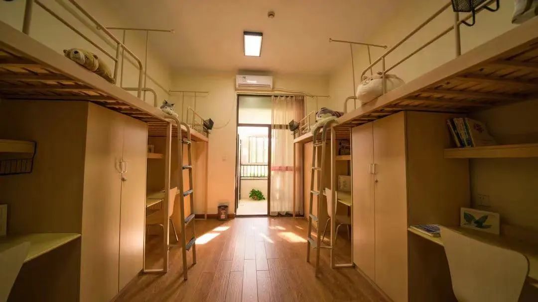 上海立達(dá)學(xué)院宿舍條件怎么樣,有空調(diào)和獨(dú)立衛(wèi)生間嗎？（附宿舍圖片）