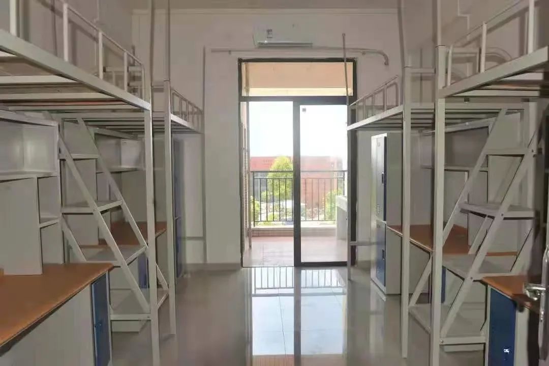 廣州軟件學院宿舍條件怎么樣,有空調(diào)和獨立衛(wèi)生間嗎？（附宿舍圖片）
