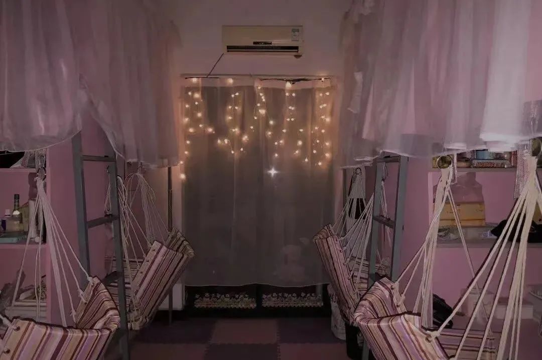 鄭州經(jīng)貿(mào)學(xué)院宿舍條件怎么樣,有空調(diào)和獨立衛(wèi)生間嗎？（附宿舍圖片）