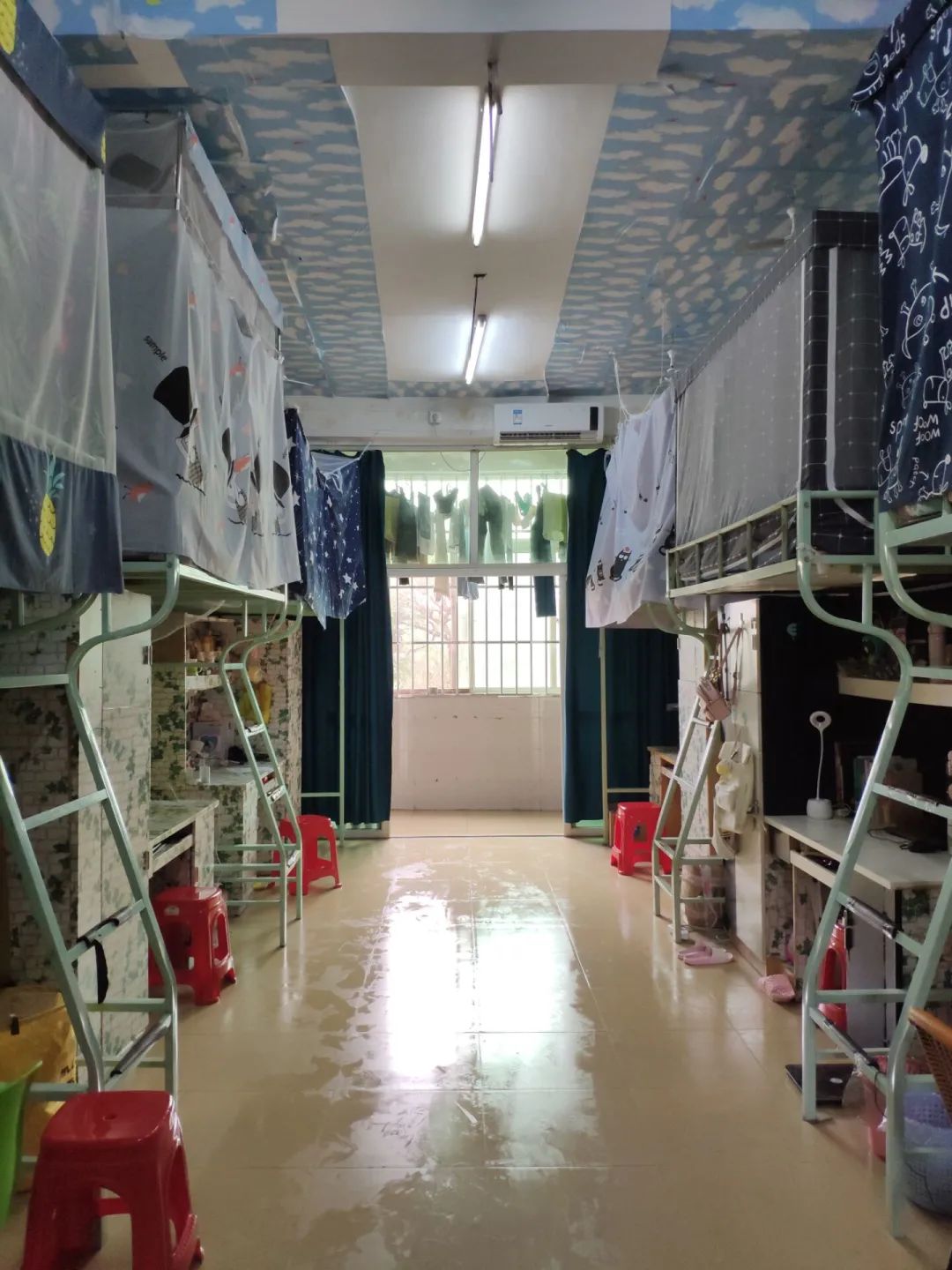 閩南科技學(xué)院宿舍條件怎么樣,有空調(diào)和獨(dú)立衛(wèi)生間嗎？（附宿舍圖片）