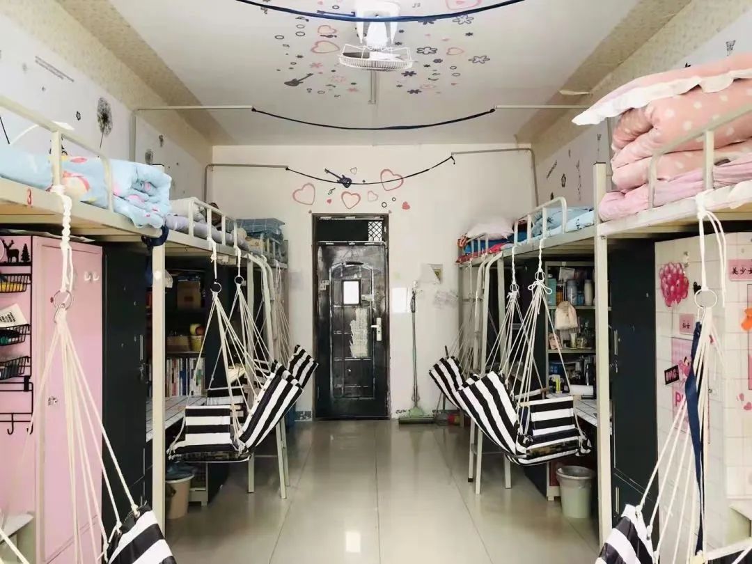 信陽(yáng)學(xué)院宿舍條件怎么樣,有空調(diào)和獨(dú)立衛(wèi)生間嗎？（附宿舍圖片）