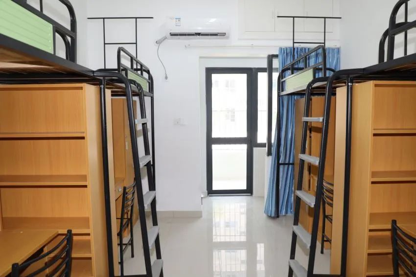 安徽信息工程學(xué)院宿舍條件怎么樣,有空調(diào)和獨(dú)立衛(wèi)生間嗎？（附宿舍圖片）