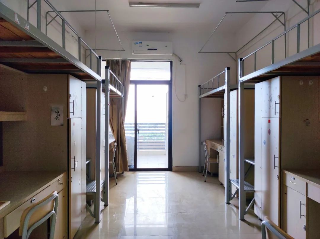 福建理工大學(xué)宿舍條件怎么樣,有空調(diào)和獨立衛(wèi)生間嗎？（附宿舍圖片）