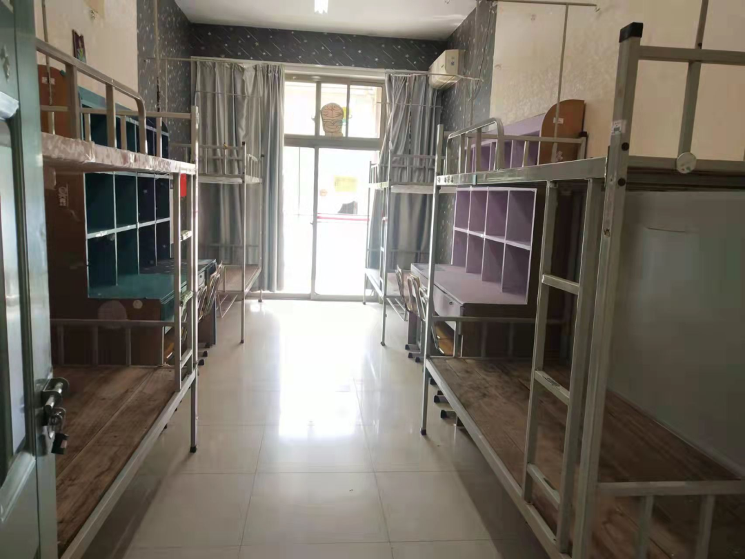 鄭州師范學(xué)院宿舍條件怎么樣,有空調(diào)和獨(dú)立衛(wèi)生間嗎？（附宿舍圖片）