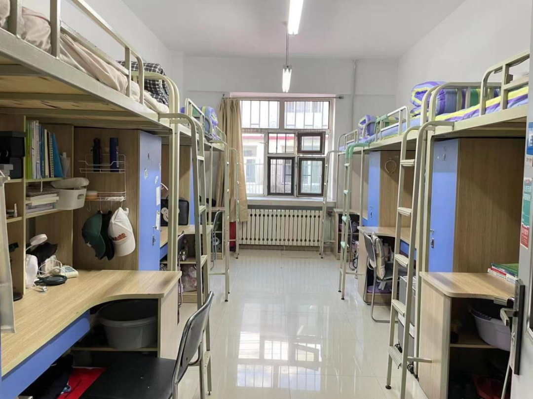 哈爾濱學院宿舍條件怎么樣,有空調和獨立衛(wèi)生間嗎？（附宿舍圖片）