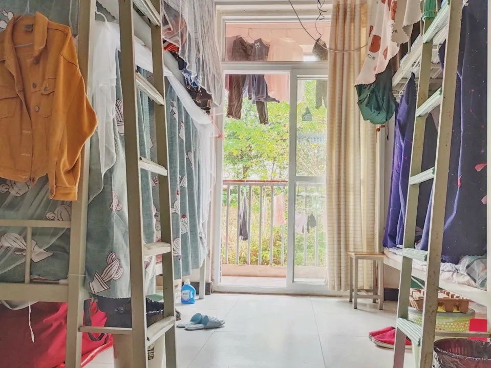 安徽外國(guó)語(yǔ)學(xué)院宿舍條件怎么樣,有空調(diào)和獨(dú)立衛(wèi)生間嗎？（附宿舍圖片）