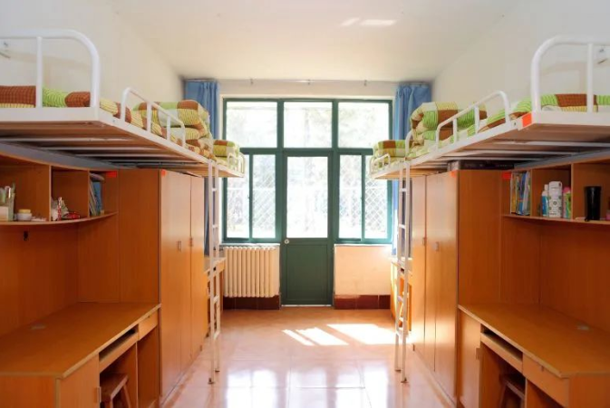 煙臺(tái)南山學(xué)院宿舍條件怎么樣,有空調(diào)和獨(dú)立衛(wèi)生間嗎？（附宿舍圖片）