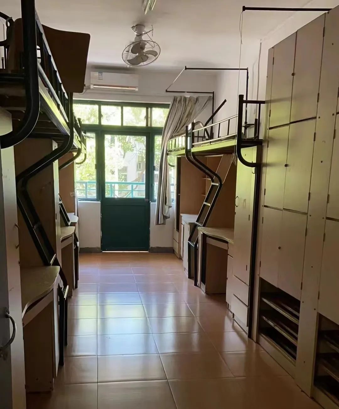 浙大寧波理工學院宿舍條件怎么樣,有空調和獨立衛(wèi)生間嗎？（附宿舍圖片）