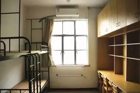 揚(yáng)州大學(xué)宿舍條件怎么樣,有空調(diào)和獨(dú)立衛(wèi)生間嗎？（附宿舍圖片）