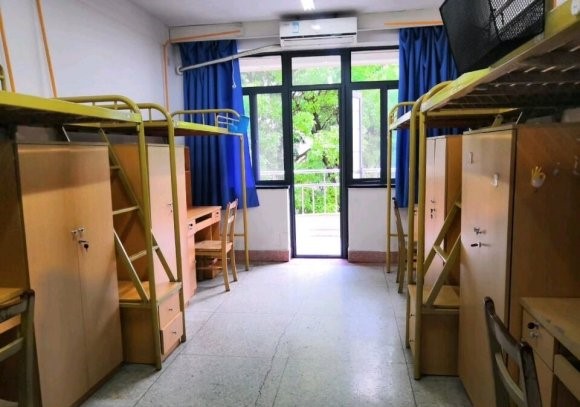 上海海關(guān)學(xué)院宿舍條件怎么樣,有空調(diào)和獨(dú)立衛(wèi)生間嗎？（附宿舍圖片）