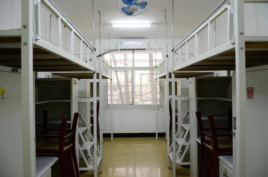 中南財經(jīng)政法大學(xué)宿舍條件怎么樣,有空調(diào)和獨立衛(wèi)生間嗎？（附宿舍圖片）