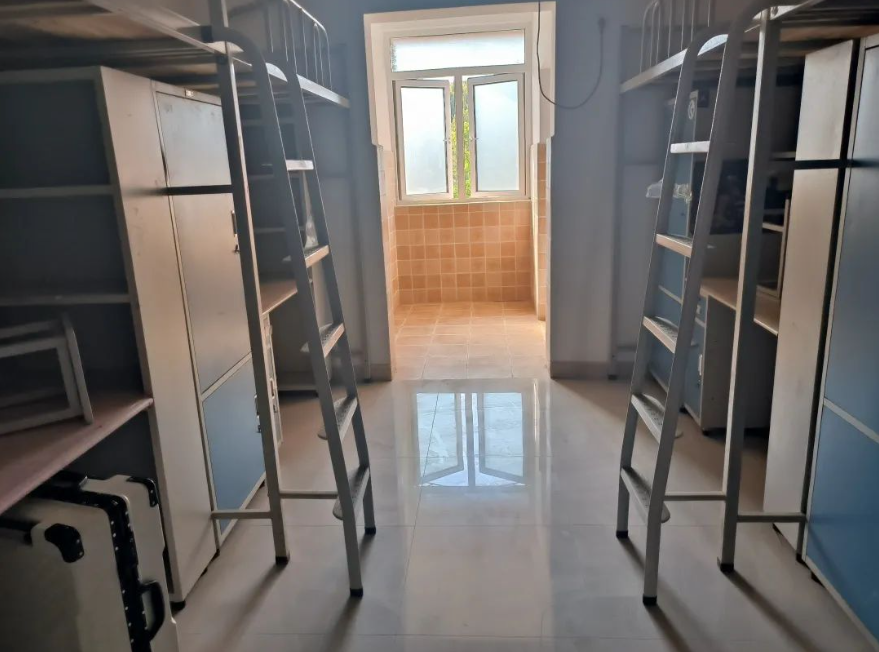 武漢城市學(xué)院宿舍條件怎么樣,有空調(diào)和獨(dú)立衛(wèi)生間嗎？（附宿舍圖片）