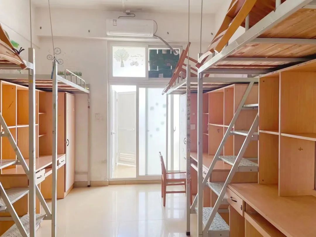 廣州中醫(yī)藥大學宿舍條件怎么樣,有空調和獨立衛(wèi)生間嗎？（附宿舍圖片）