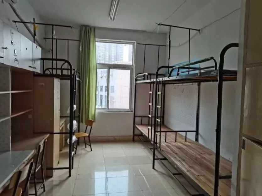 江蘇海洋大學(xué)宿舍條件怎么樣,有空調(diào)和獨(dú)立衛(wèi)生間嗎？（附宿舍圖片）