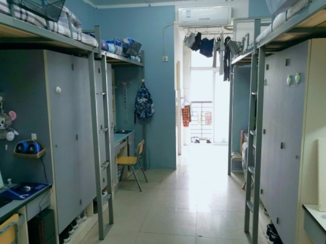 湖北工程學(xué)院宿舍條件怎么樣,有空調(diào)和獨(dú)立衛(wèi)生間嗎？（附宿舍圖片）