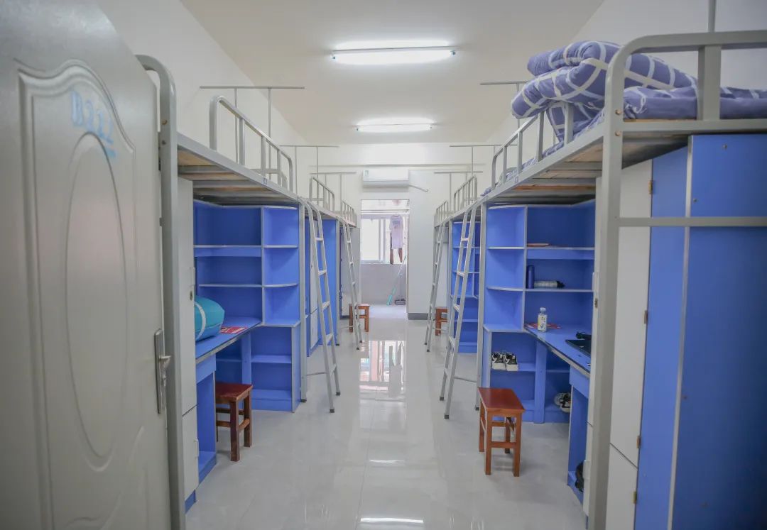 湖北汽車工業(yè)學(xué)院宿舍條件怎么樣,有空調(diào)和獨立衛(wèi)生間嗎？（附宿舍圖片）