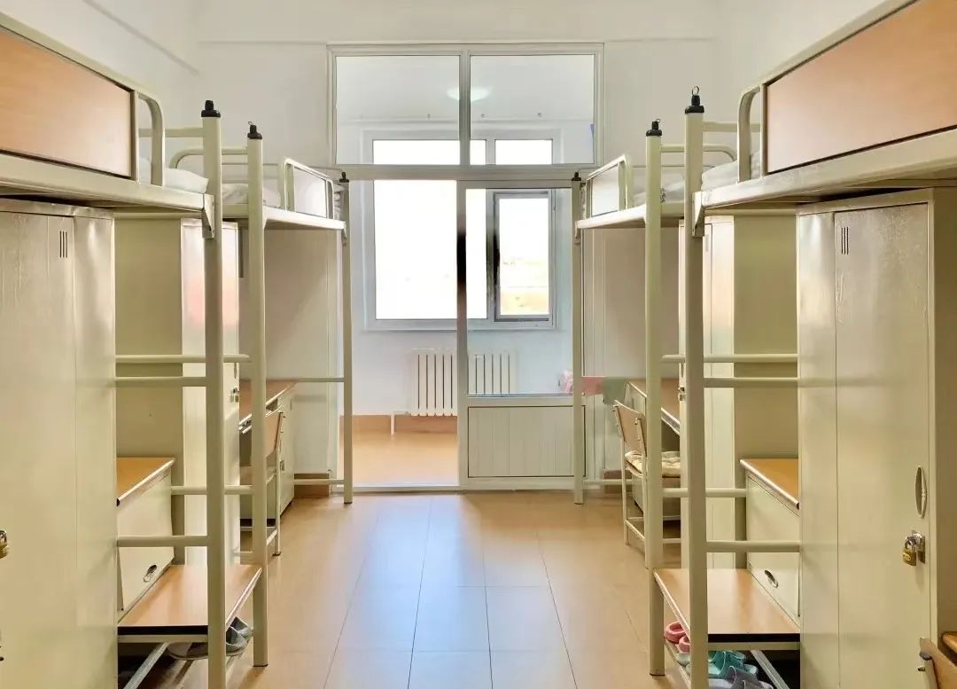 遼寧對(duì)外經(jīng)貿(mào)學(xué)院宿舍條件怎么樣,有空調(diào)和獨(dú)立衛(wèi)生間嗎？（附宿舍圖片）