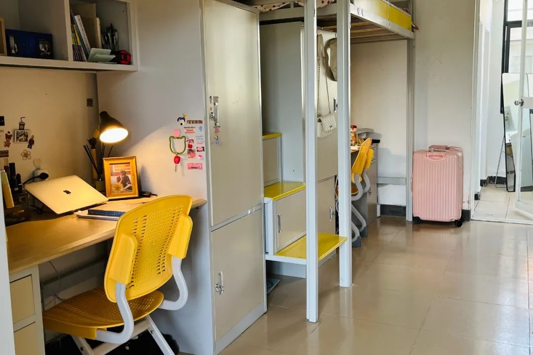 三亞學(xué)院宿舍條件怎么樣,有空調(diào)和獨(dú)立衛(wèi)生間嗎？（附宿舍圖片）