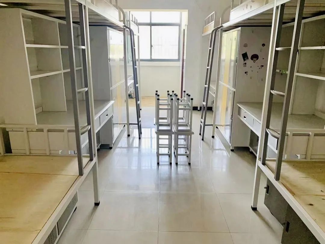 鄭州科技學(xué)院宿舍條件怎么樣,有空調(diào)和獨(dú)立衛(wèi)生間嗎？（附宿舍圖片）