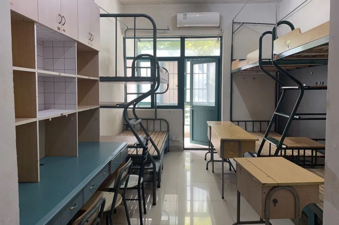 浙江外國(guó)語學(xué)院宿舍條件怎么樣,有空調(diào)和獨(dú)立衛(wèi)生間嗎？（附宿舍圖片）