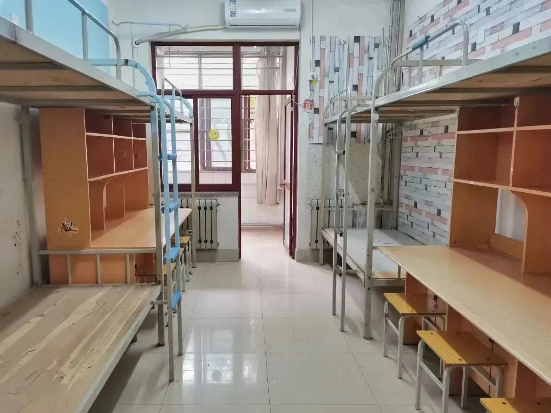 山東中醫(yī)藥大學(xué)宿舍條件怎么樣,有空調(diào)和獨(dú)立衛(wèi)生間嗎？（附宿舍圖片）