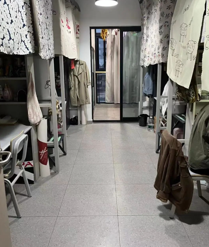 西安美術(shù)學(xué)院宿舍條件怎么樣,有空調(diào)和獨(dú)立衛(wèi)生間嗎？（附宿舍圖片）