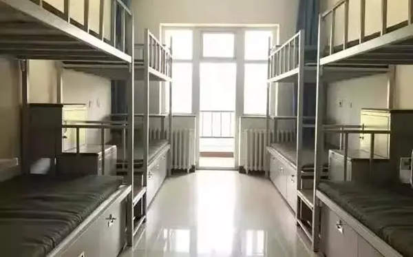 吉林工商學(xué)院宿舍條件怎么樣,有空調(diào)和獨(dú)立衛(wèi)生間嗎？（附宿舍圖片）