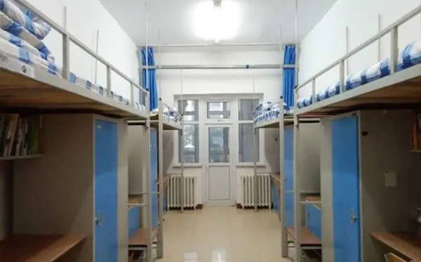 吉林工商學(xué)院宿舍條件怎么樣,有空調(diào)和獨(dú)立衛(wèi)生間嗎？（附宿舍圖片）