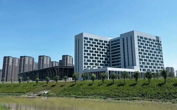 福耀科技大學(xué)學(xué)費(fèi)一年多少錢(qián)？