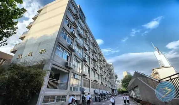 南京第十三中學(xué)在南京的排名第幾,南外屬于什么檔次？