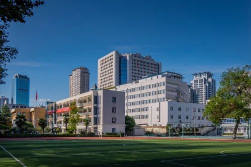 南京第五高級(jí)中學(xué)是公立還是私立,是重點(diǎn)中學(xué)嗎？