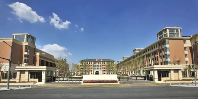 南京師范大學(xué)附屬中學(xué)秦淮科技高中有幾個校區(qū)_地址分別在哪？