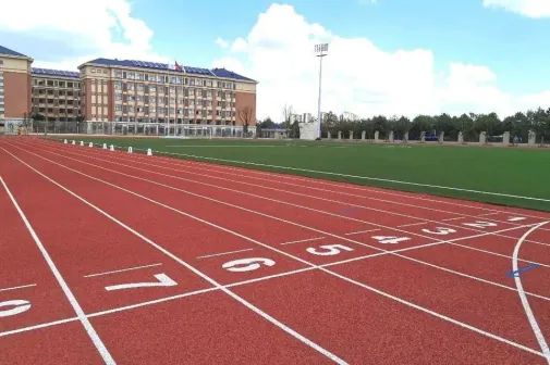 南京師范大學(xué)附屬中學(xué)秦淮科技高中是公立還是私立,是重點(diǎn)中學(xué)嗎？