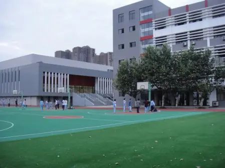 南京第十二中學(xué)簡(jiǎn)介概況（建校歷史、地址、師資、校訓(xùn)、環(huán)境）