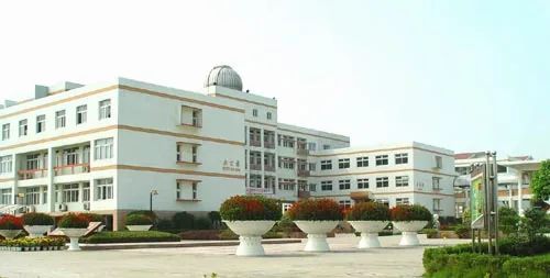 南京市雨花臺(tái)中學(xué)簡介概況（建校歷史、地址、師資、校訓(xùn)、環(huán)境）