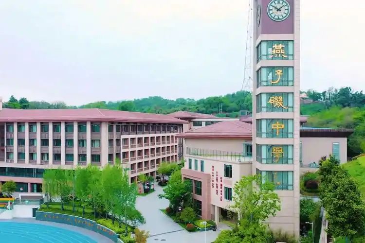 南京市燕子磯中學在南京的排名第幾,南外屬于什么檔次？