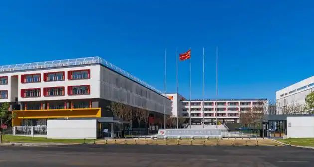 南京雨花外國語學(xué)校簡介概況（建校歷史、地址、師資、校訓(xùn)、環(huán)境）