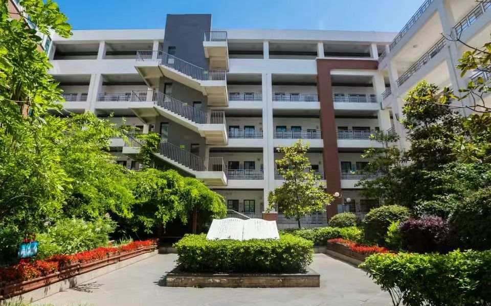 南京市板橋中學簡介概況（建校歷史、地址、師資、校訓、環(huán)境）